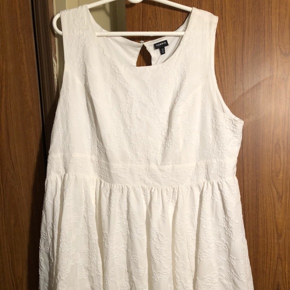 torrid Dresses & Skirts - 🛍💃🏻 Lovely woman’s white dress